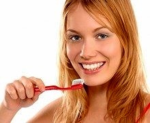 dış fırcalayan anne